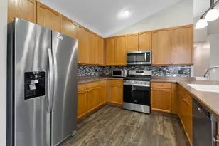 28621 Wagon Trail Rd, Lakemoor, IL 60051 - Photo 8