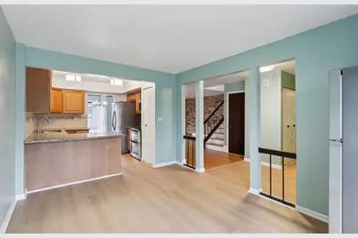 105 W Dover Drive, Mount Prospect, IL 60056 - Photo 8