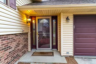 125 S Deerpath Dr, Vernon Hills, IL 60061 - Photo 2