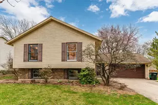 125 S Deerpath Dr, Vernon Hills, IL 60061 - Photo 1