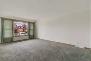 9534 S Sacramento Ave, Evergreen Park, IL 60805 - Photo 2