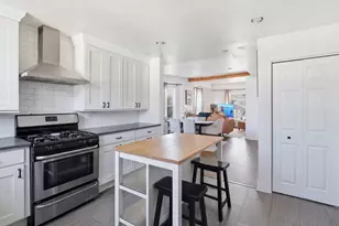 410 Standish St, Elgin, IL 60123 - Photo 16