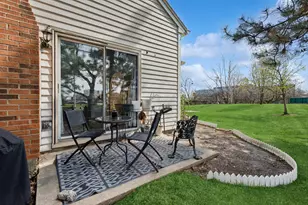 2555 College Hill Cir, Schaumburg, IL 60173 - Photo 18