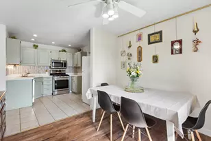 2555 College Hill Cir, Schaumburg, IL 60173 - Photo 6