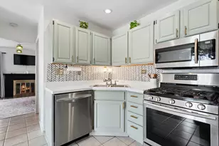 2555 College Hill Cir, Schaumburg, IL 60173 - Photo 8