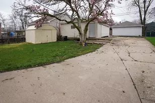 913 Oakland Ave, Joliet, IL 60435 - Photo 12