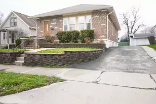 913 Oakland Ave, Joliet, IL 60435 - Photo 2