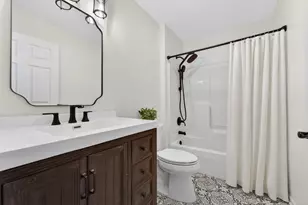 129 S Curtis St, Lake Geneva, WI 53147 - Photo 10