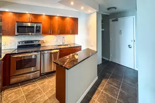 300 N State St, Chicago, IL 60654 - Photo 10