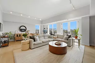 2762 N Lincoln Ave, Chicago, IL 60614 - Photo 2