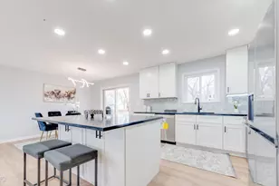 2712 Mohawk Ave, Woodridge, IL 60517 - Photo 4