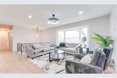 2712 Mohawk Avenue, Woodridge, IL 60517 - Photo 8