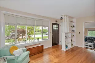 591 S Charlotte St, Lombard, IL 60148 - Photo 2