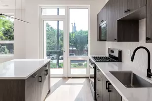 224 S Ashland Ave, Chicago, IL 60607 - Photo 8