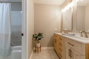 263 Camel Bend Ct, Schaumburg, IL 60194 - Photo 18