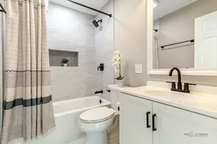 263 Camel Bend Ct, Schaumburg, IL 60194 - Photo 20