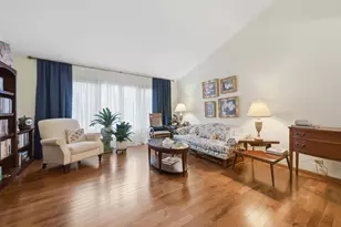 312 Brookdale Dr, Bloomingdale, IL 60108 - Photo 2