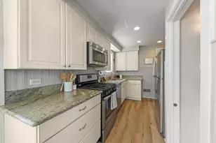 919 N President St, Wheaton, IL 60187 - Photo 10