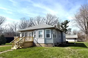 302 W Division St, Amboy, IL 61310 - Photo 2