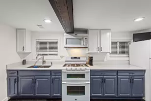 5226 W Eddy St, Chicago, IL 60641 - Photo 30