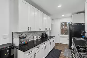 5226 W Eddy St, Chicago, IL 60641 - Photo 16