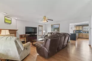 925 Magnolia Dr, Bourbonnais, IL 60914 - Photo 6