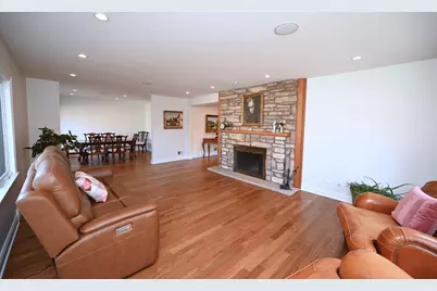 175 Lagoon Drive, Northfield, IL 60093 - Photo 8