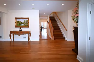 175 Lagoon Dr, Northfield, IL 60093 - Photo 4