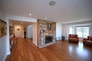 175 Lagoon Dr, Northfield, IL 60093 - Photo 6