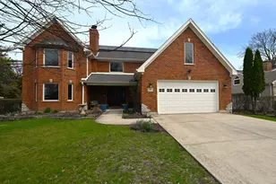 175 Lagoon Dr, Northfield, IL 60093 - Photo 1