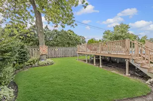 130 S Elm Tree Ln, Elmhurst, IL 60126 - Photo 22