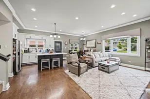 130 S Elm Tree Ln, Elmhurst, IL 60126 - Photo 4