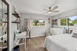 130 S Elm Tree Ln, Elmhurst, IL 60126 - Photo 12