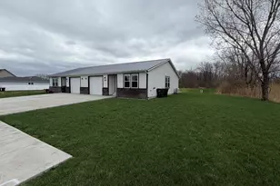 1099 Madison Ave, Braidwood, IL 60408 - Photo 1