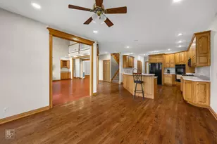 6709 Oakwood Manor Dr, Crystal Lake, IL 60012 - Photo 10