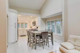 211 Briarwood Pass, Oak Brook, IL 60523 - Photo 12