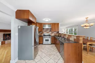 2011 Brentwood Ln E, Wheaton, IL 60189 - Photo 10