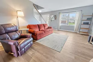 946 Pin Oak Cir, Cary, IL 60013 - Photo 8