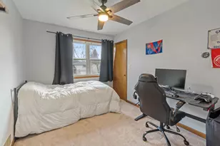 946 Pin Oak Cir, Cary, IL 60013 - Photo 16