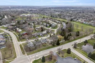 946 Pin Oak Cir, Cary, IL 60013 - Photo 30