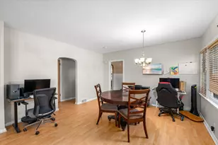 1060 Catherine St, Joliet, IL 60435 - Photo 6