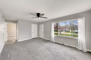 239 Maplewood Dr, Antioch, IL 60002 - Photo 6