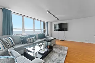 655 W Irving Park Rd, Chicago, IL 60613 - Photo 4