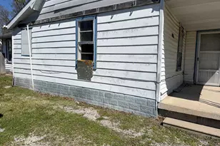 712 Rhodes St, Centralia, IL 62801 - Photo 10