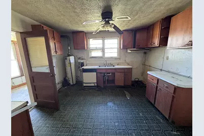 712 Rhodes Street, Centralia, IL 62801 - Photo 8