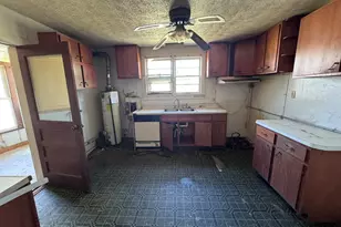 712 Rhodes St, Centralia, IL 62801 - Photo 8