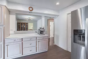 3890 Gregory Dr, Northbrook, IL 60062 - Photo 10