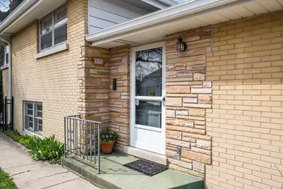 7012 N Kenton Avenue, Lincolnwood, IL 60712 - Photo 2