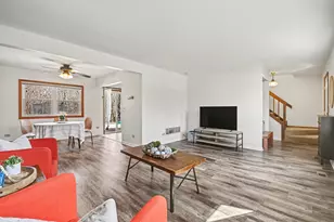 30W130 Huntington Dr, Warrenville, IL 60555 - Photo 4