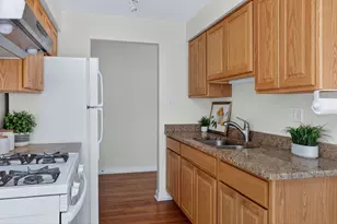 1188 Royal Glen Dr, Glen Ellyn, IL 60137 - Photo 6